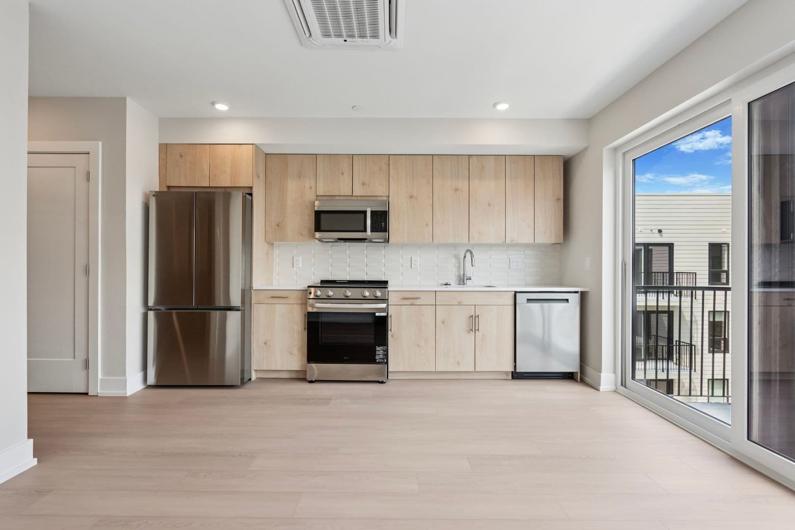 Philadelphia Apartment: 922 N Broad Street