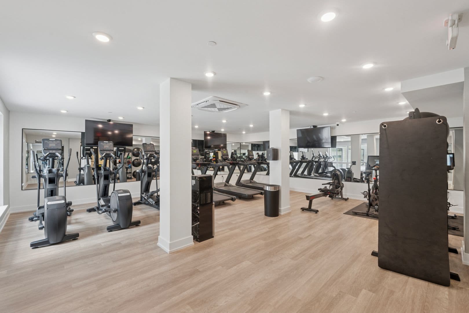 Philadelphia Apartment: 922 N Broad Street
