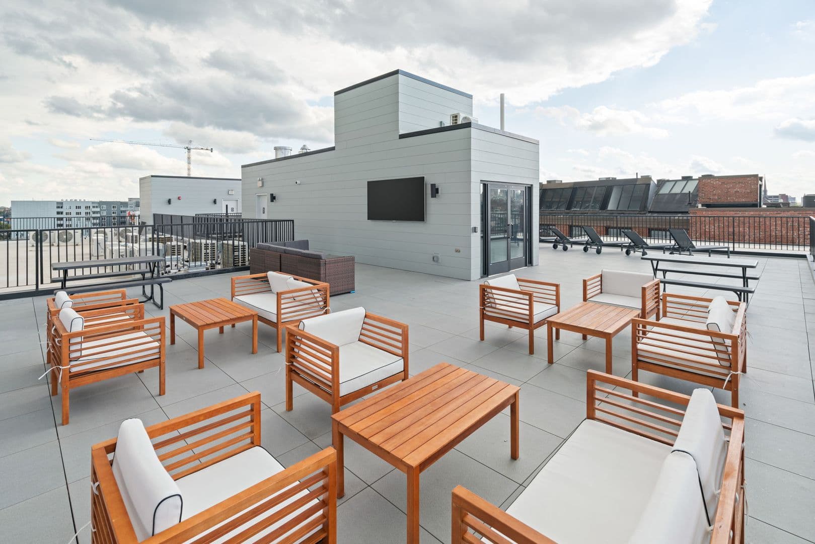 Philadelphia Apartment: 342 W Girard Ave