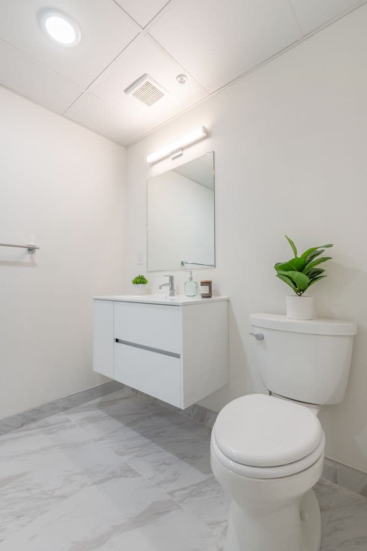 Philadelphia Apartment: 833 Wharton Street