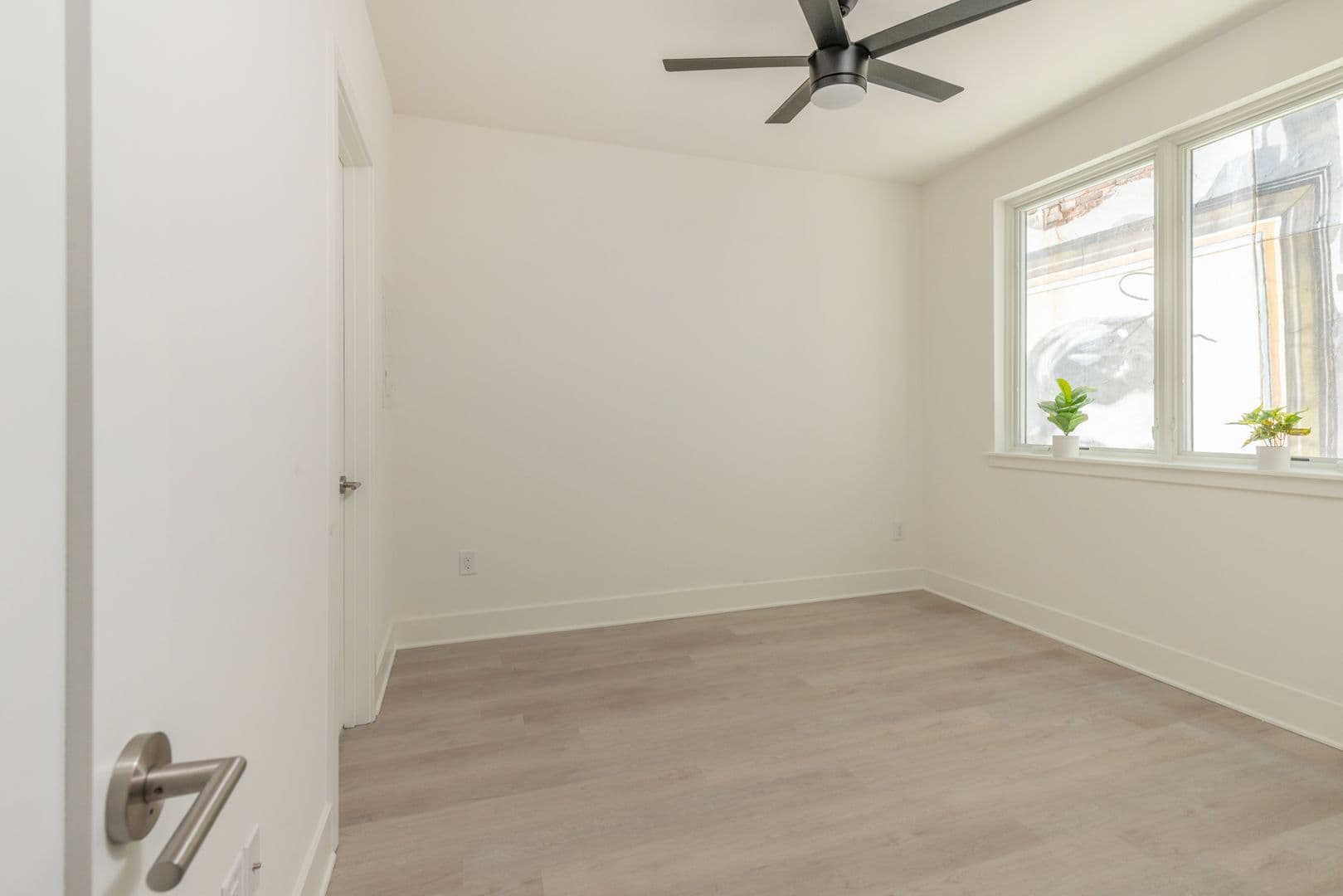 Philadelphia Apartment: 833 Wharton Street