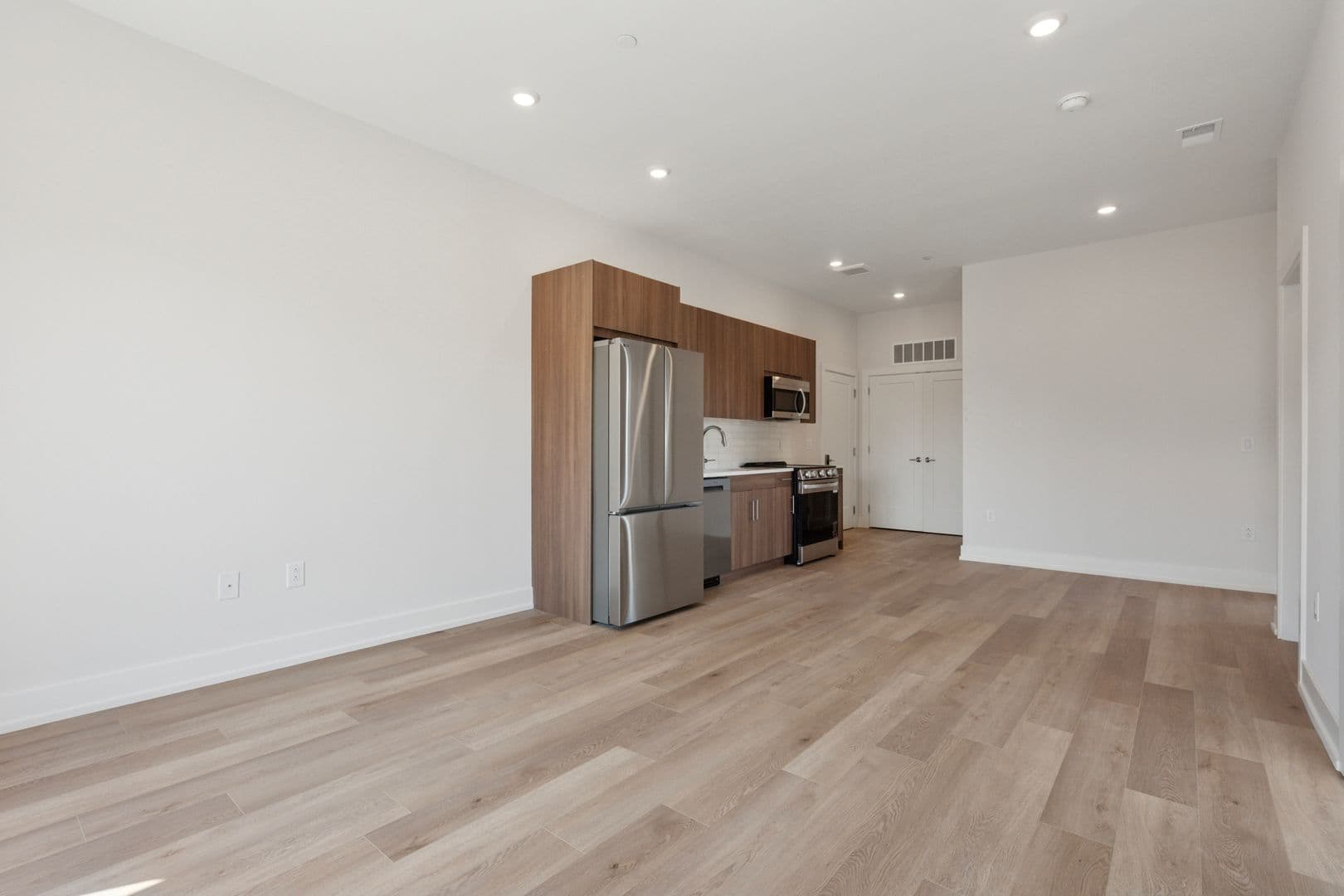 Philadelphia Apartment: 130 W Girard Avenue