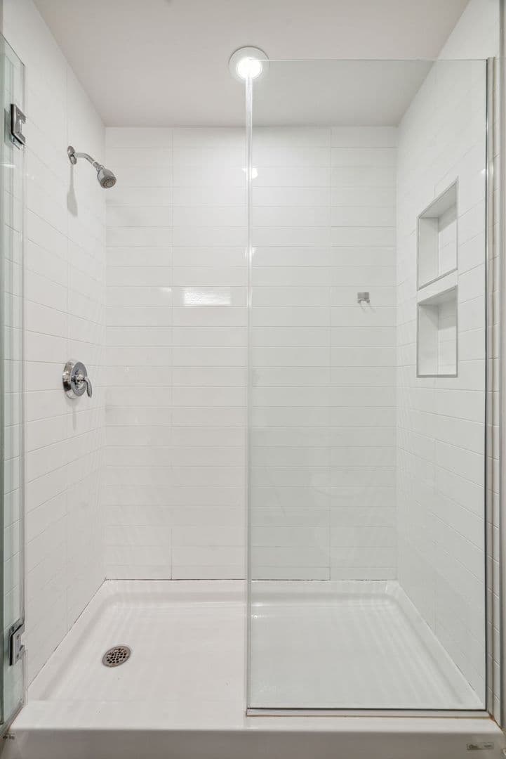 Philadelphia Apartment: 2501 Washington Avenue