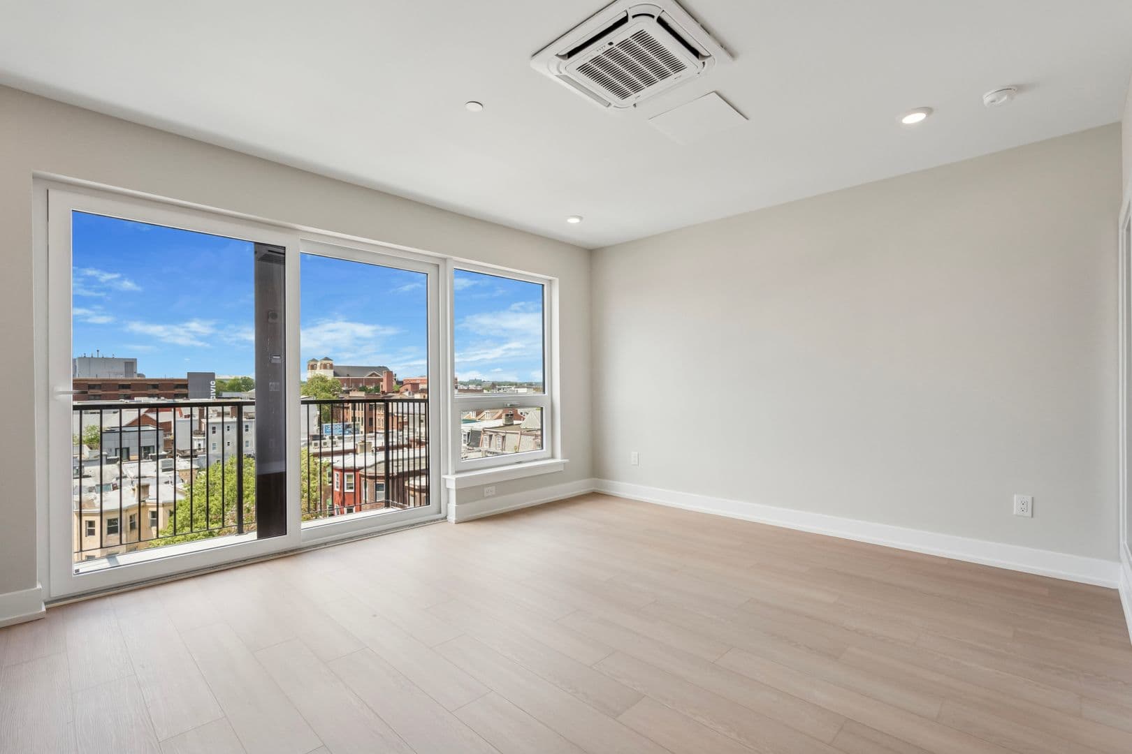Philadelphia Apartment: 922 N Broad Street
