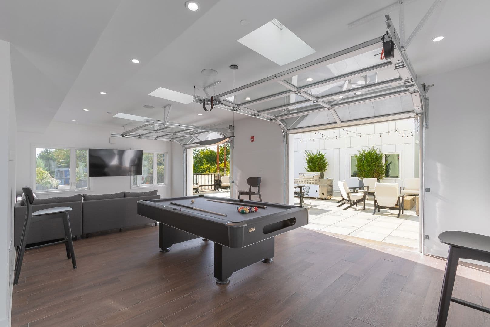 Philadelphia Apartment: 2501 Washington Avenue