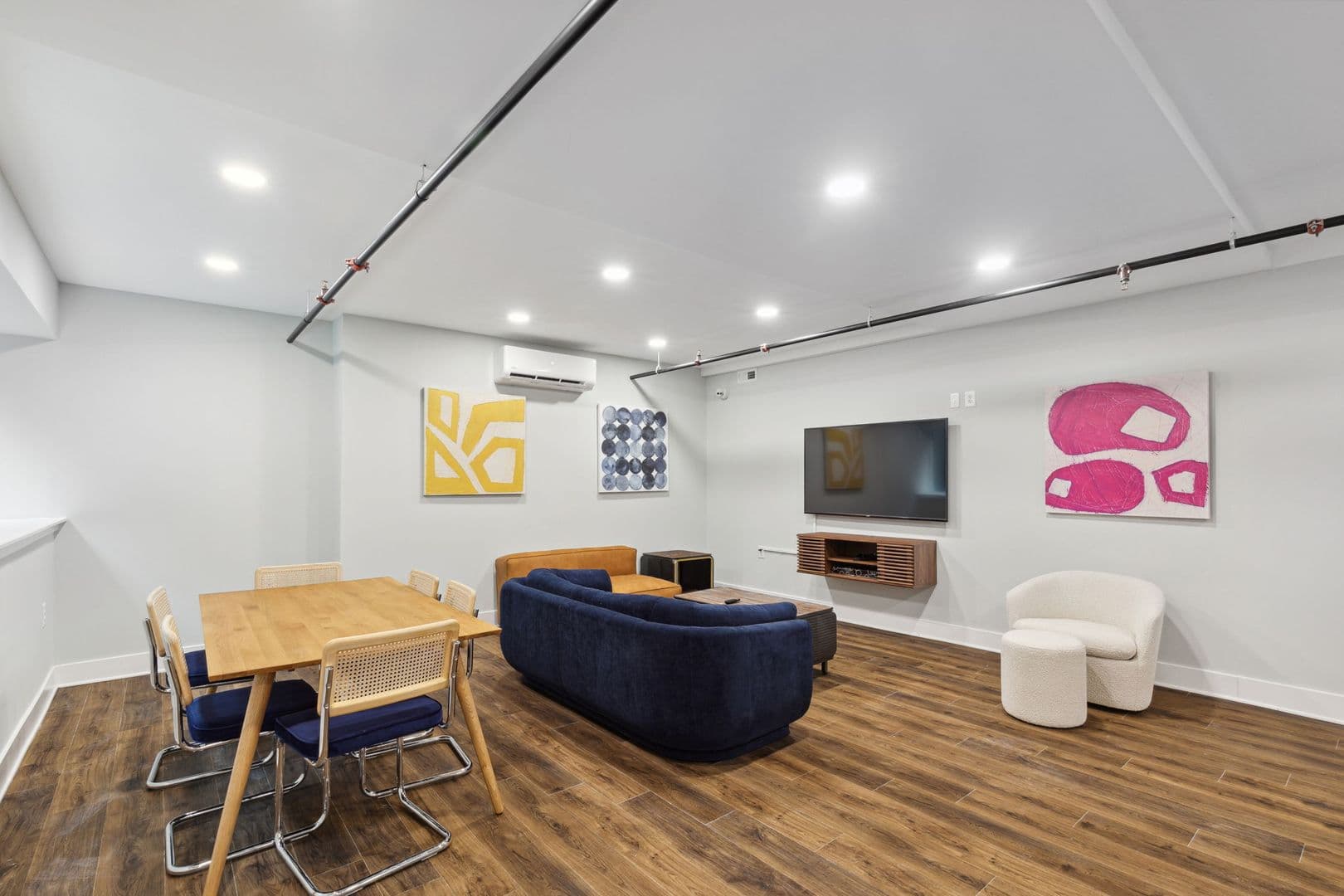 Philadelphia Apartment: 1701 Federal Street