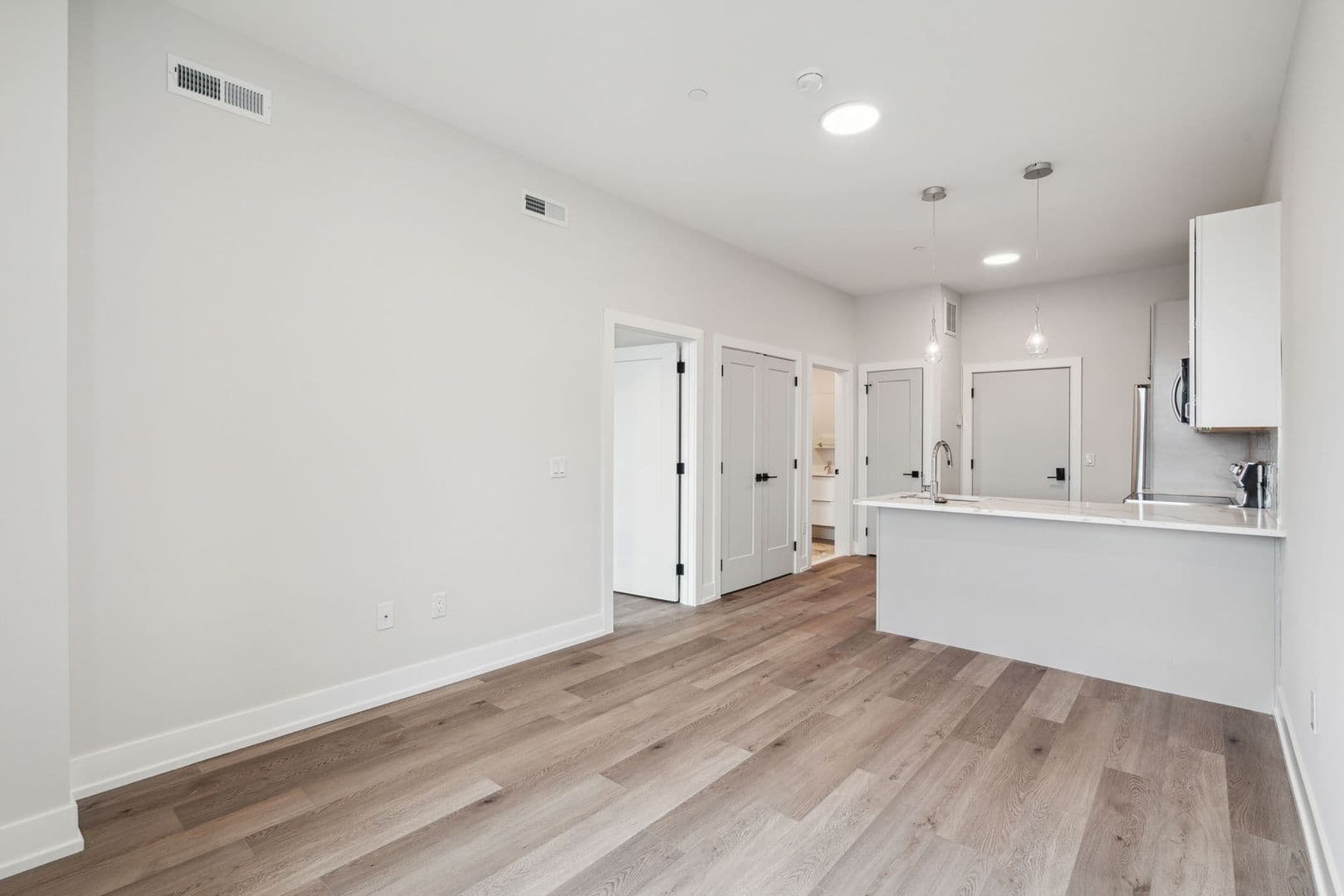 Philadelphia Apartment: 342 W Girard Ave