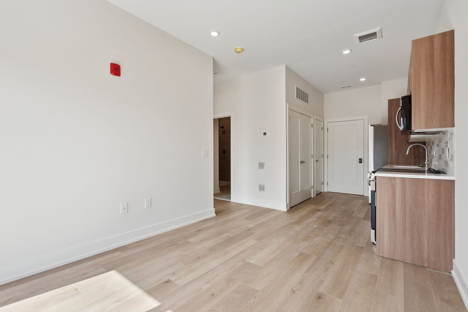 Philadelphia Apartment: 130 W Girard Avenue