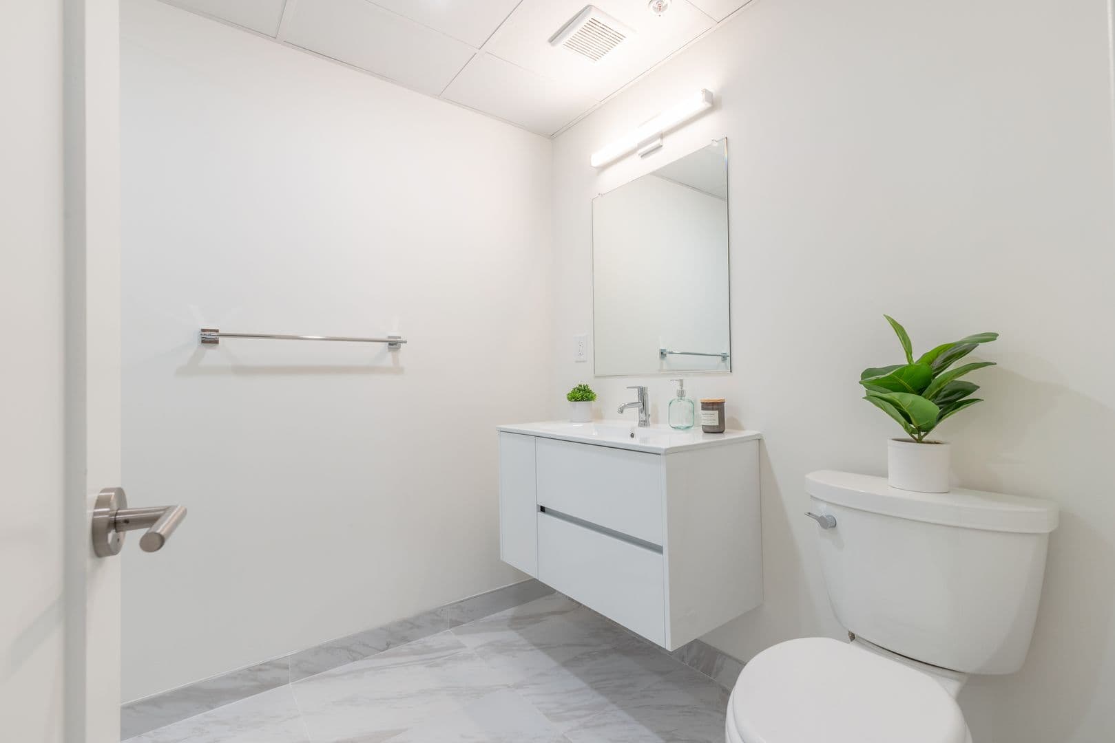 Philadelphia Apartment: 833 Wharton Street