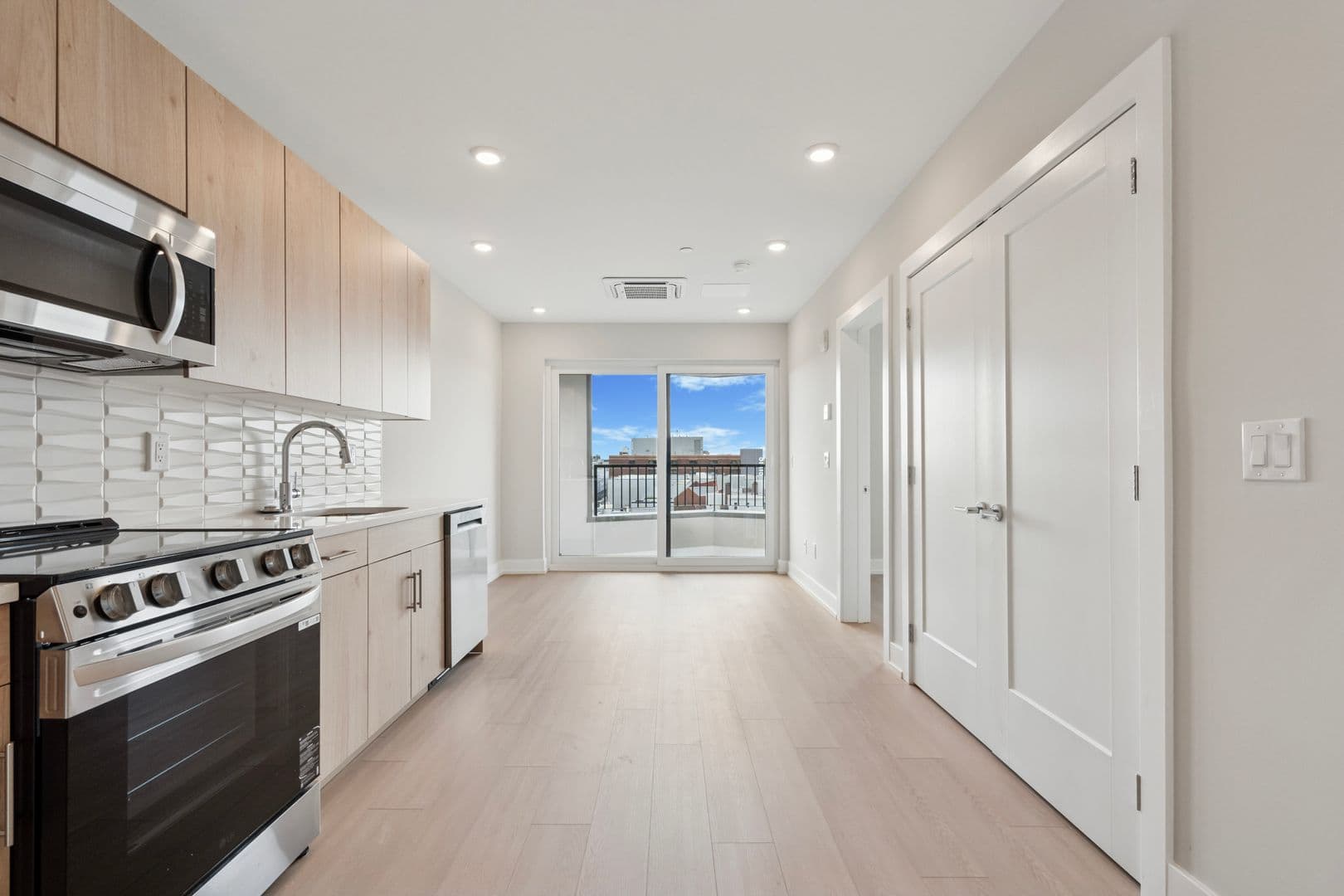 Philadelphia Apartment: 922 N Broad Street
