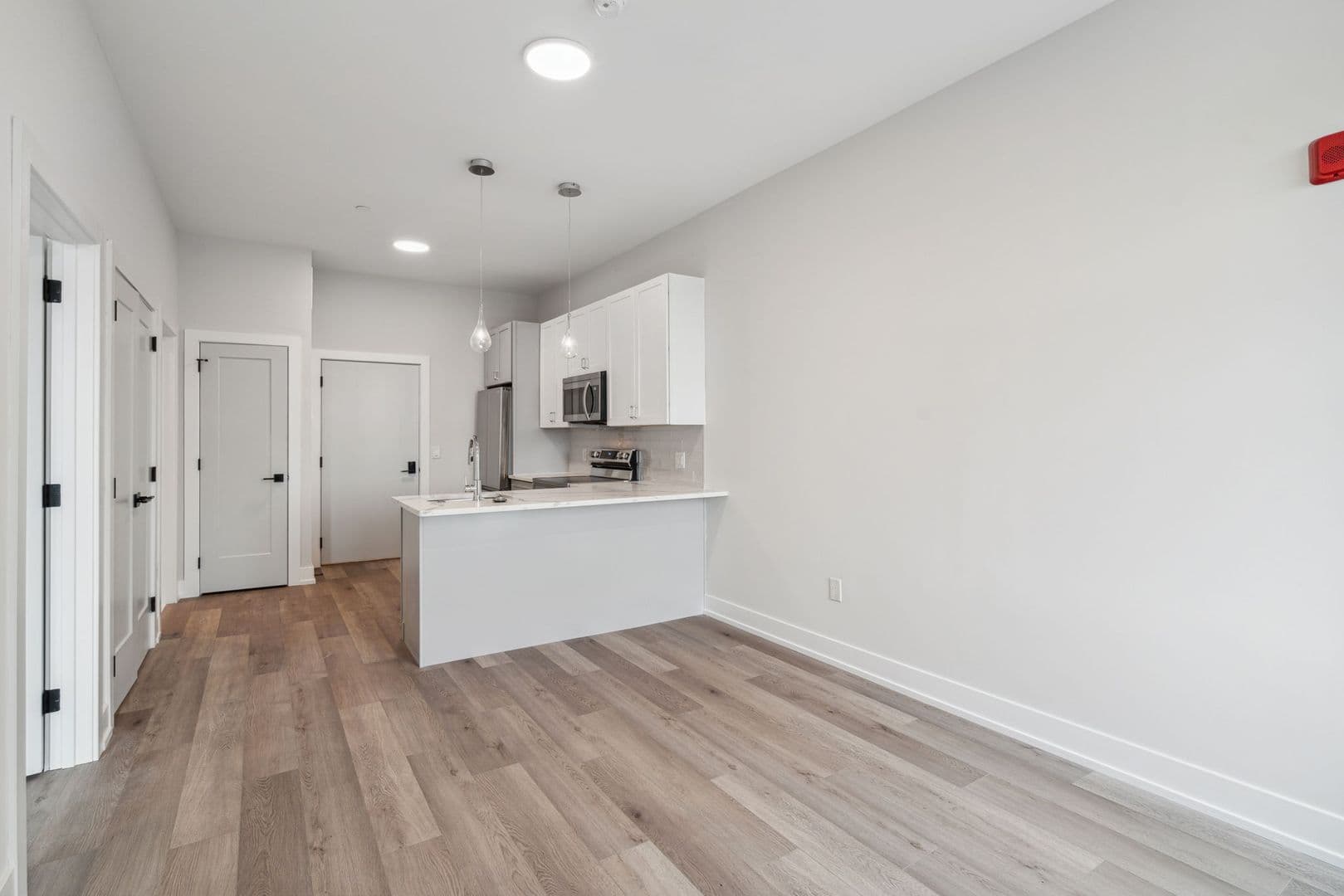 Philadelphia Apartment: 342 W Girard Ave