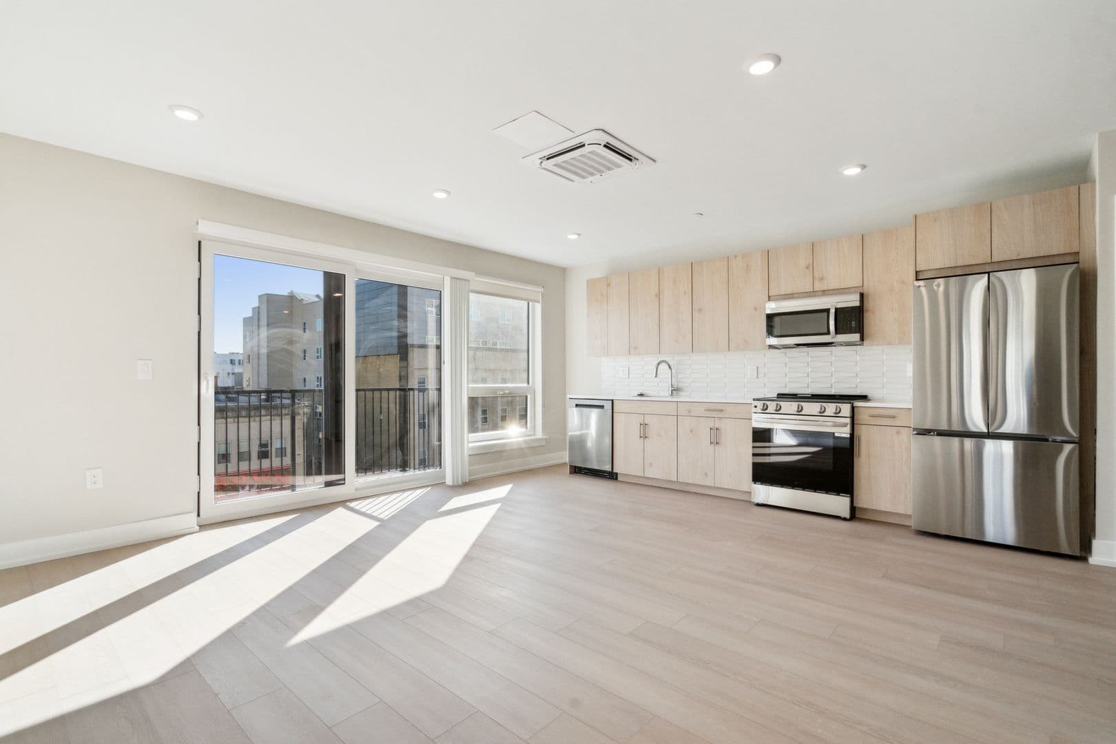 Philadelphia Apartment: 922 N Broad Street