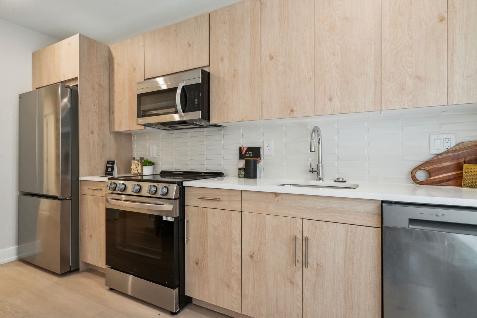Philadelphia Apartment: 922 N Broad Street