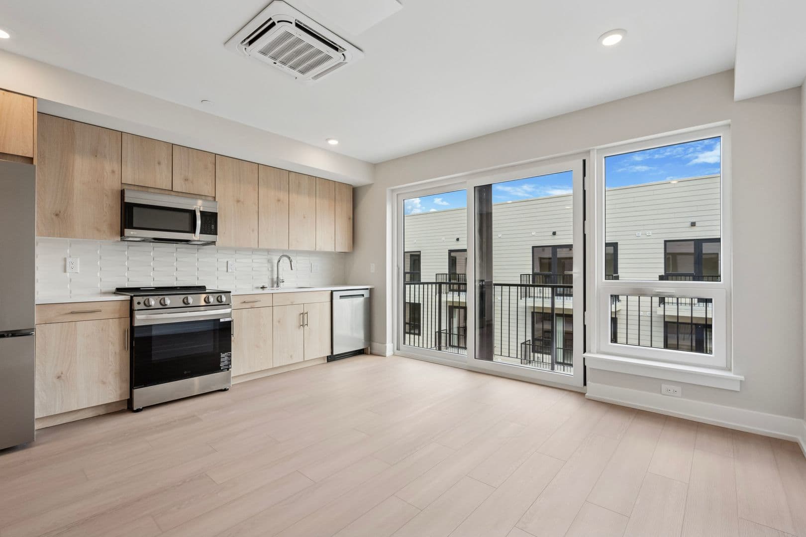 Philadelphia Apartment: 922 N Broad Street
