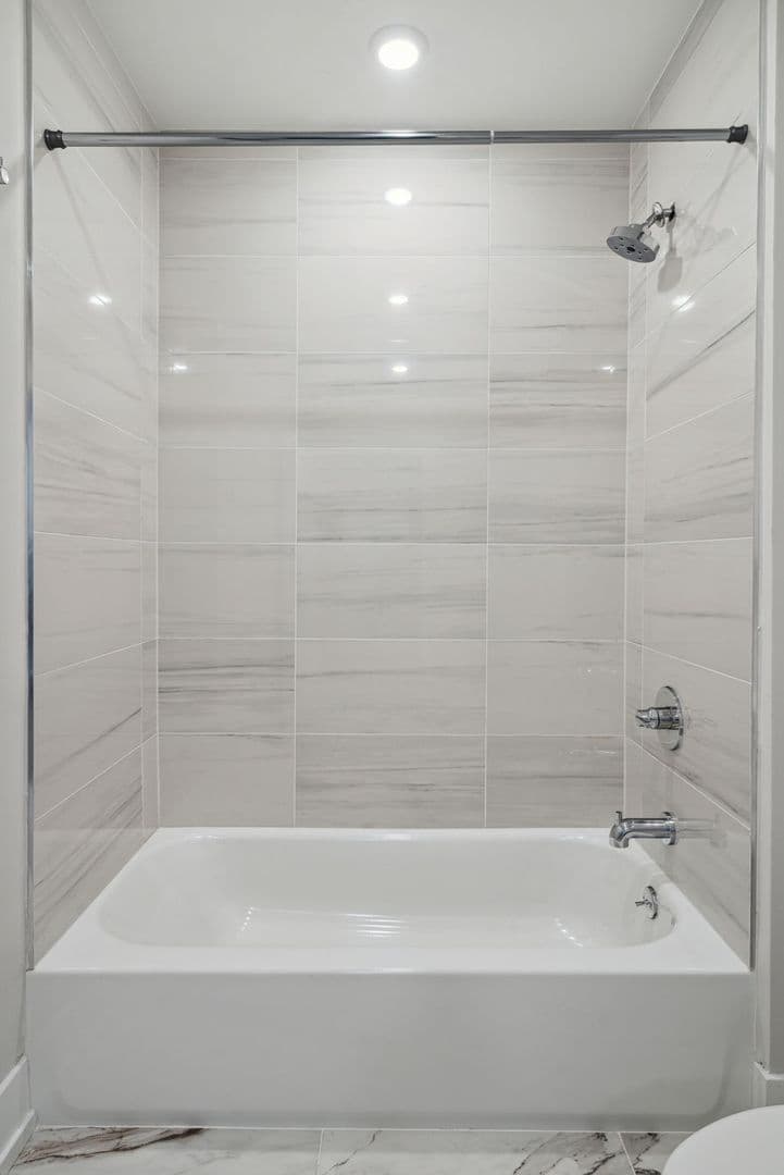 Philadelphia Apartment: 342 W Girard Ave
