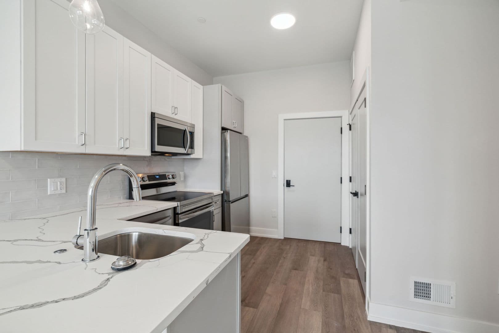Philadelphia Apartment: 342 W Girard Ave
