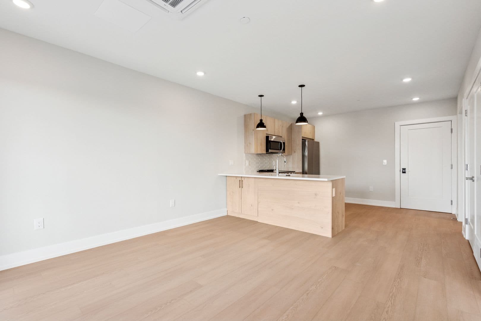 Philadelphia Apartment: 922 N Broad Street