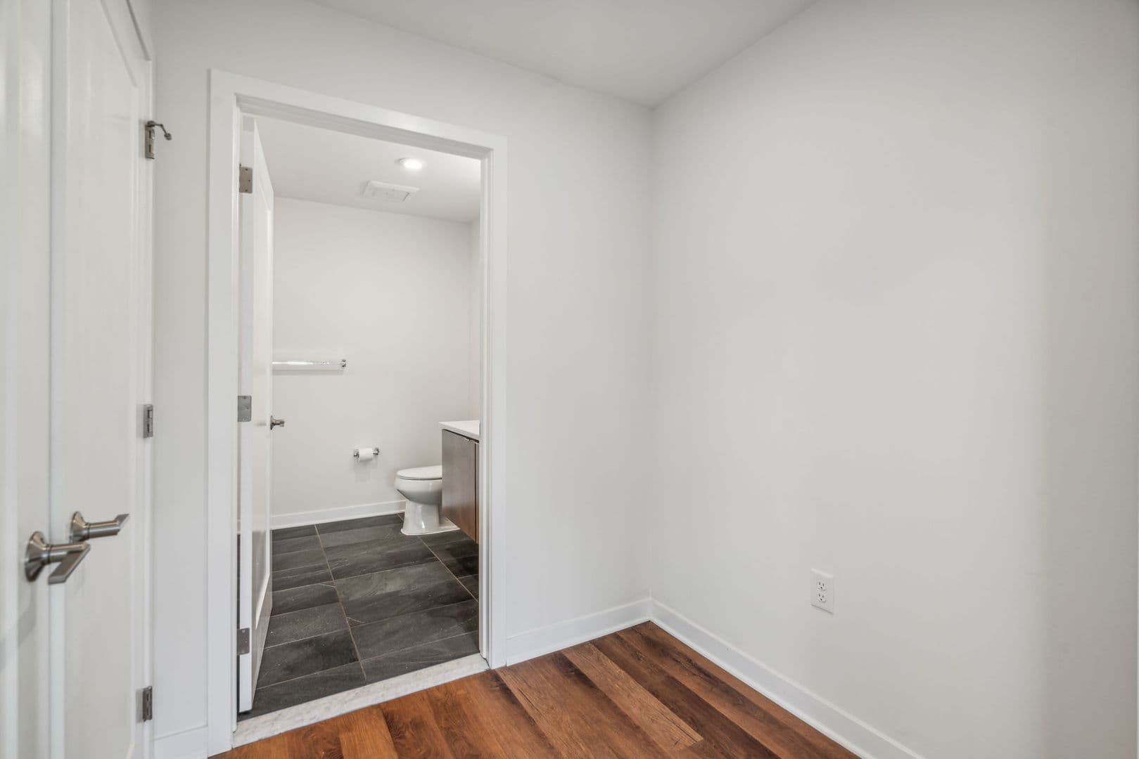 Philadelphia Apartment: 2501 Washington Avenue