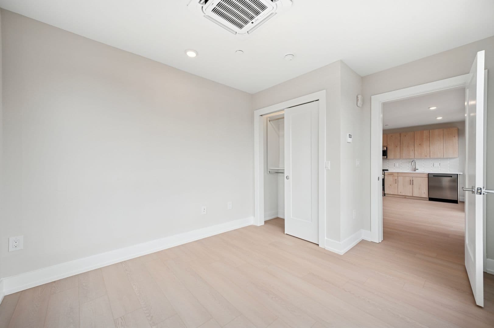 Philadelphia Apartment: 922 N Broad Street
