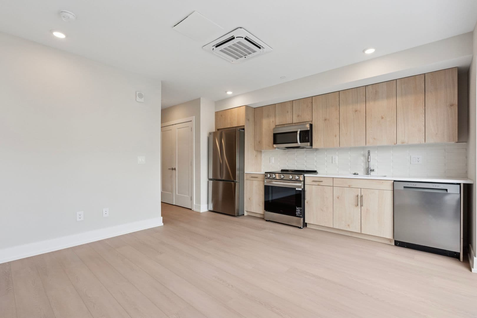 Philadelphia Apartment: 922 N Broad Street