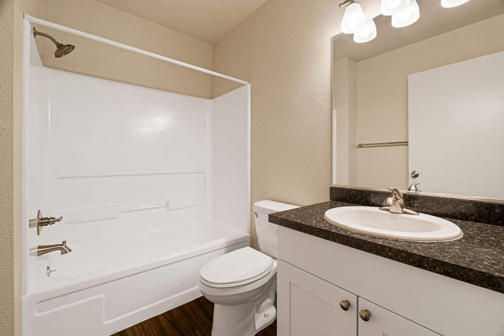 Chico Apartment: 390 Rio Lindo Avenue