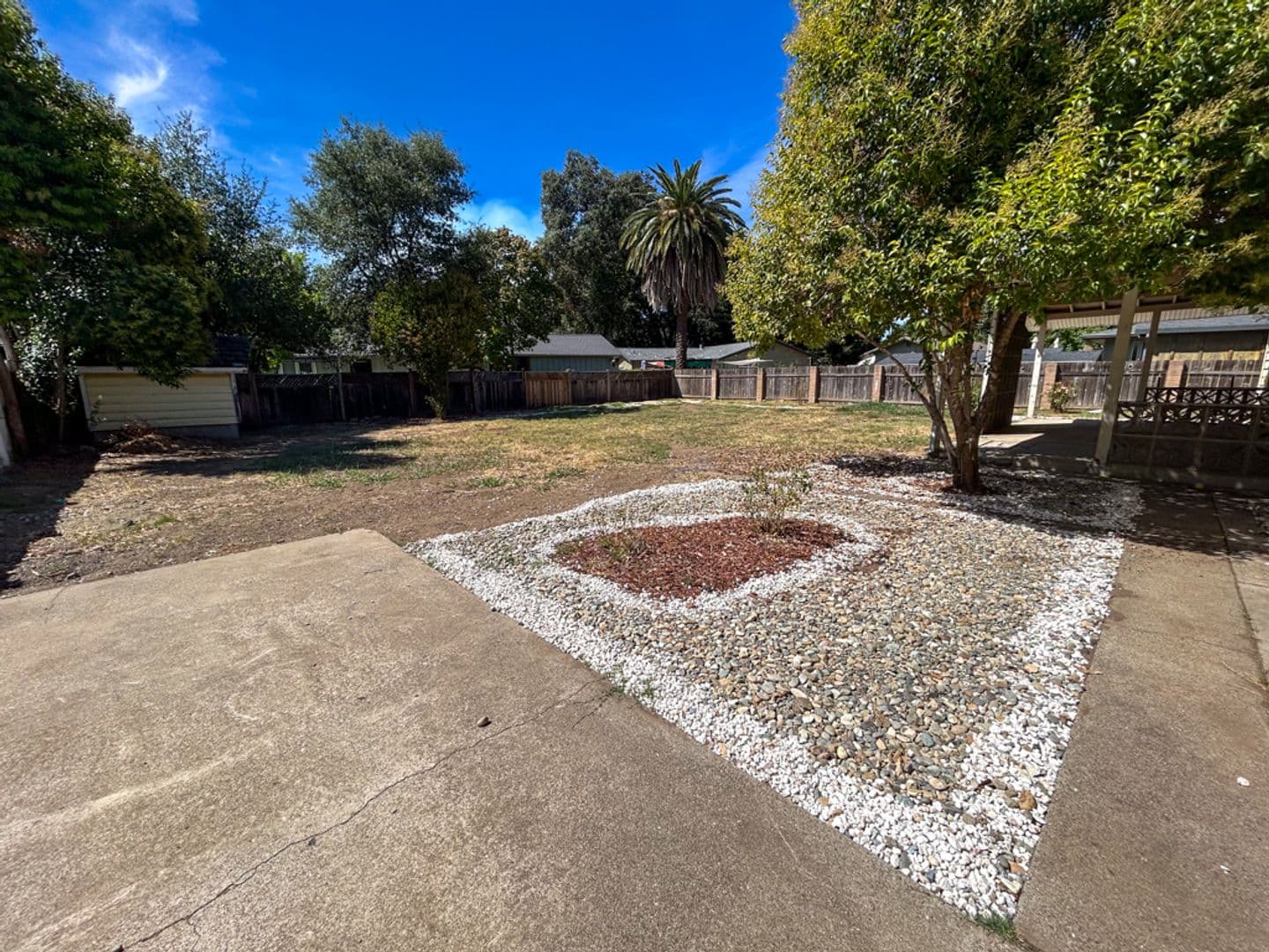 Redding House: 6762 Riverside Dr,