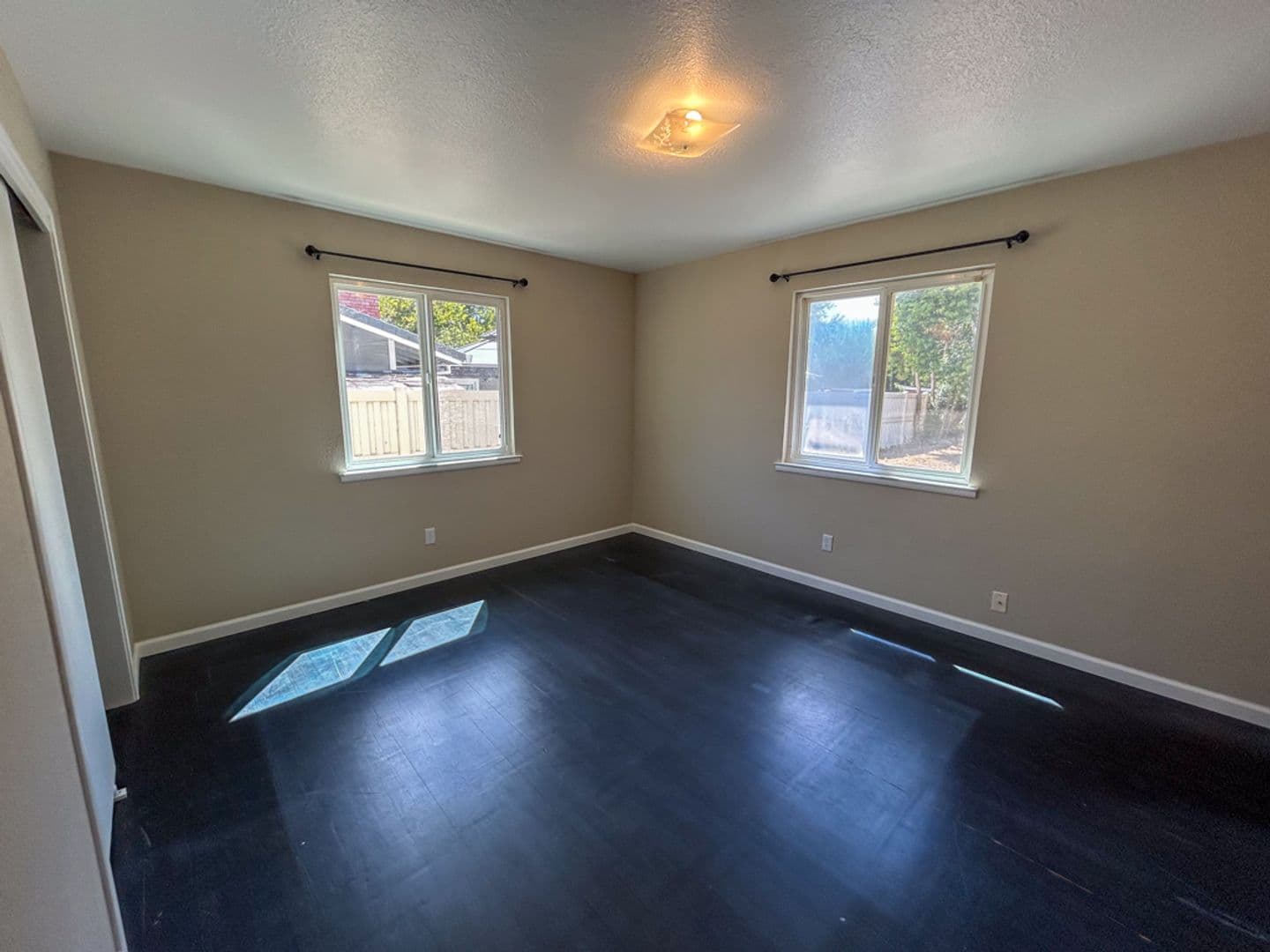 Redding House: 6762 Riverside Dr,