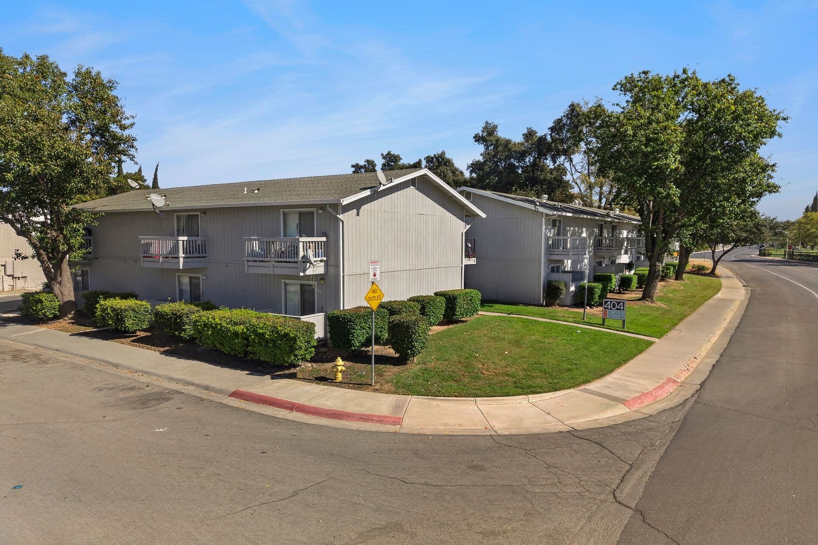 Woodland Apartment: 404 W. Cross St.