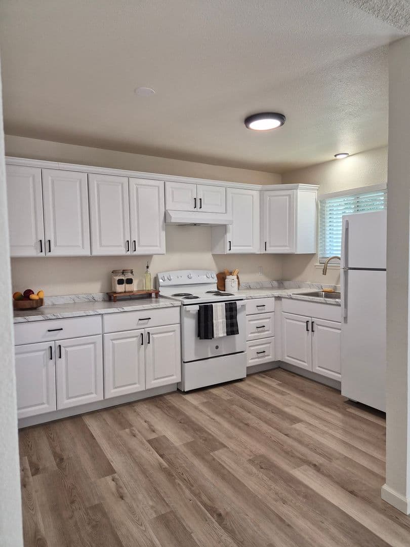 Yuba City Apartment: 411 Bird Street