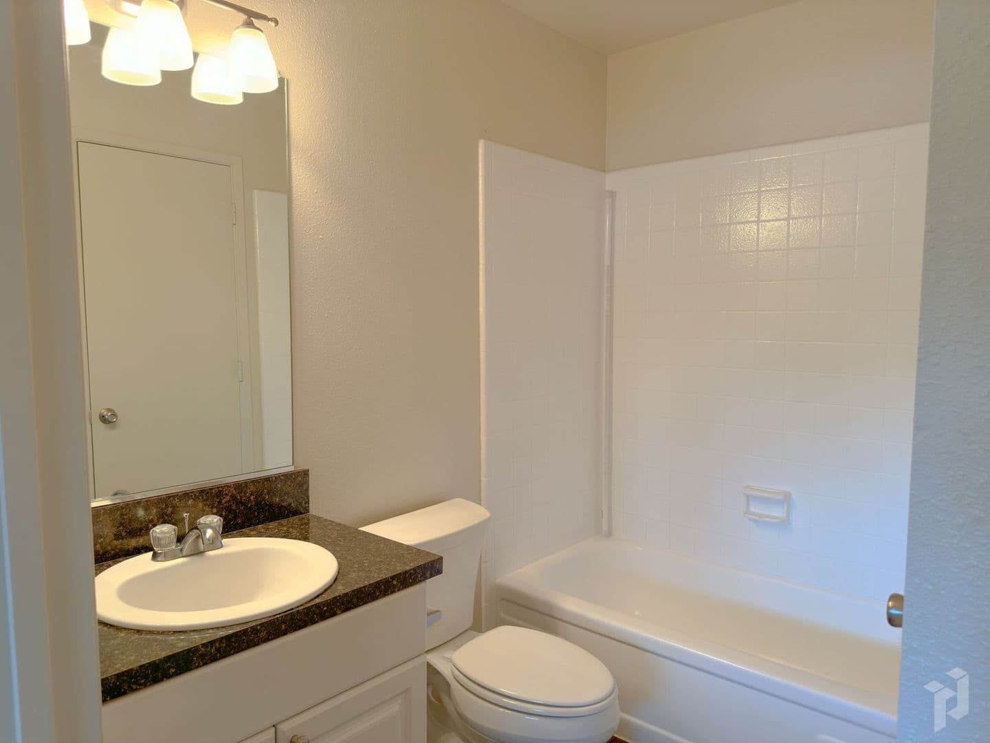 Chico Apartment: 390 Rio Lindo Avenue