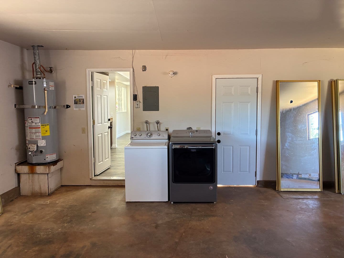 Paradise House: 1814 Merrill Rd