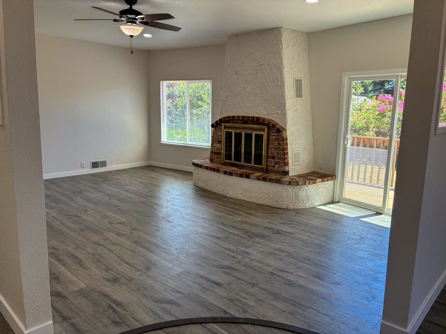 Paradise House: 1814 Merrill Rd