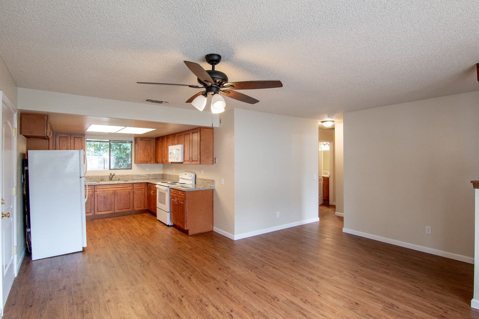 Redding Apartment: 3221 Churn Creek Rd.