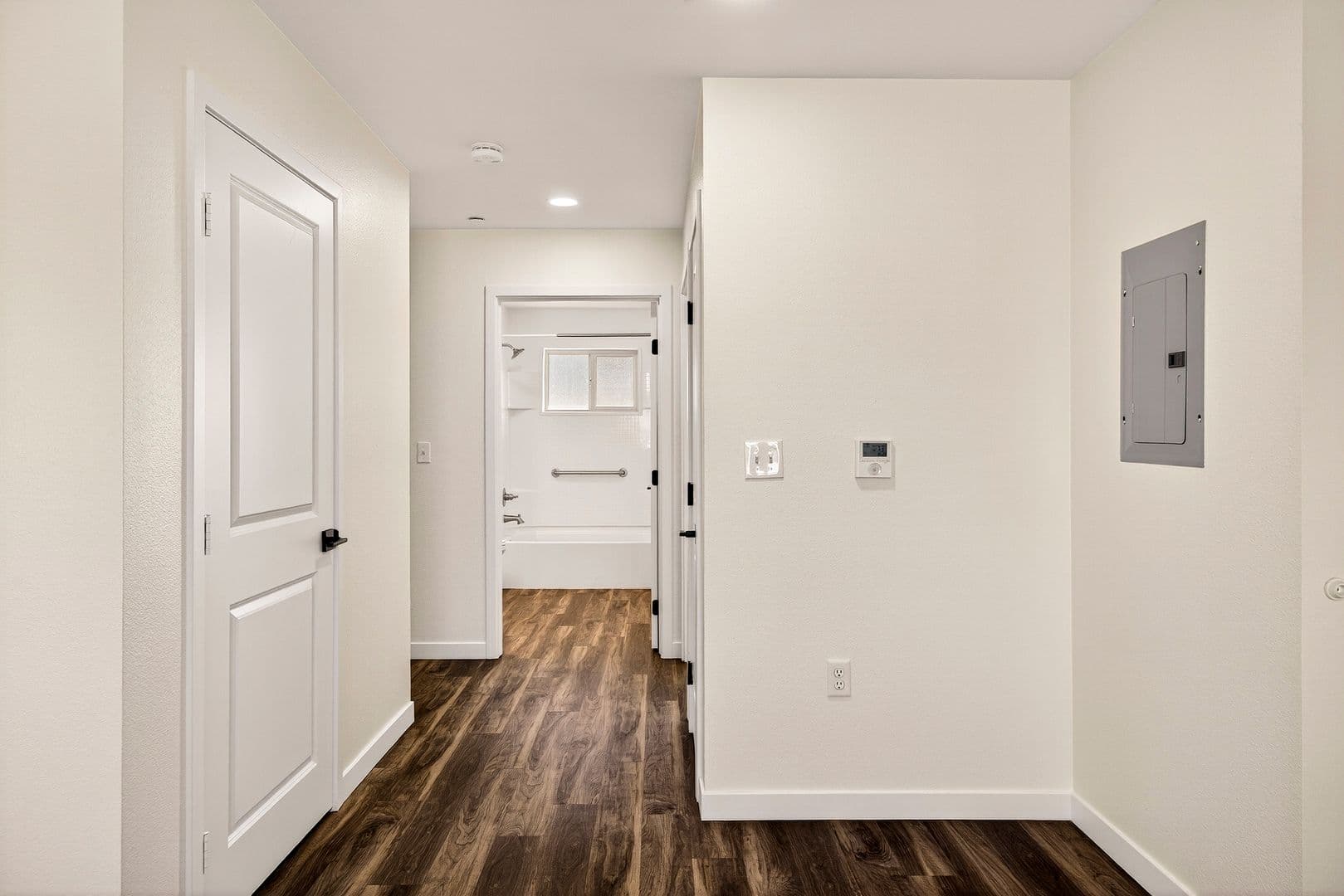 Paradise Apartment: 1220-1230 Elliott Road
