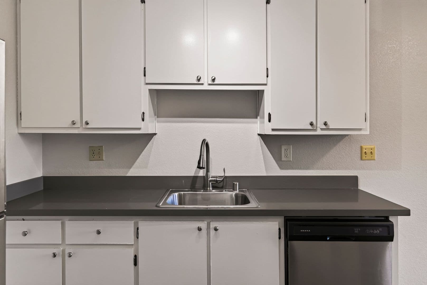 Woodland Apartment: 404 W. Cross St.