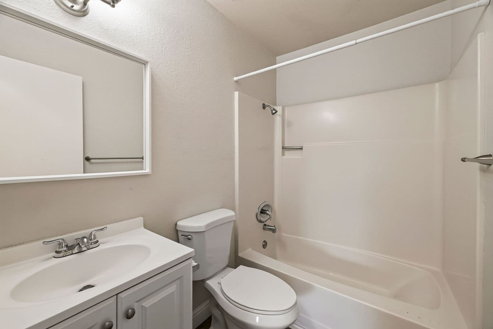Woodland Apartment: 404 W. Cross St.