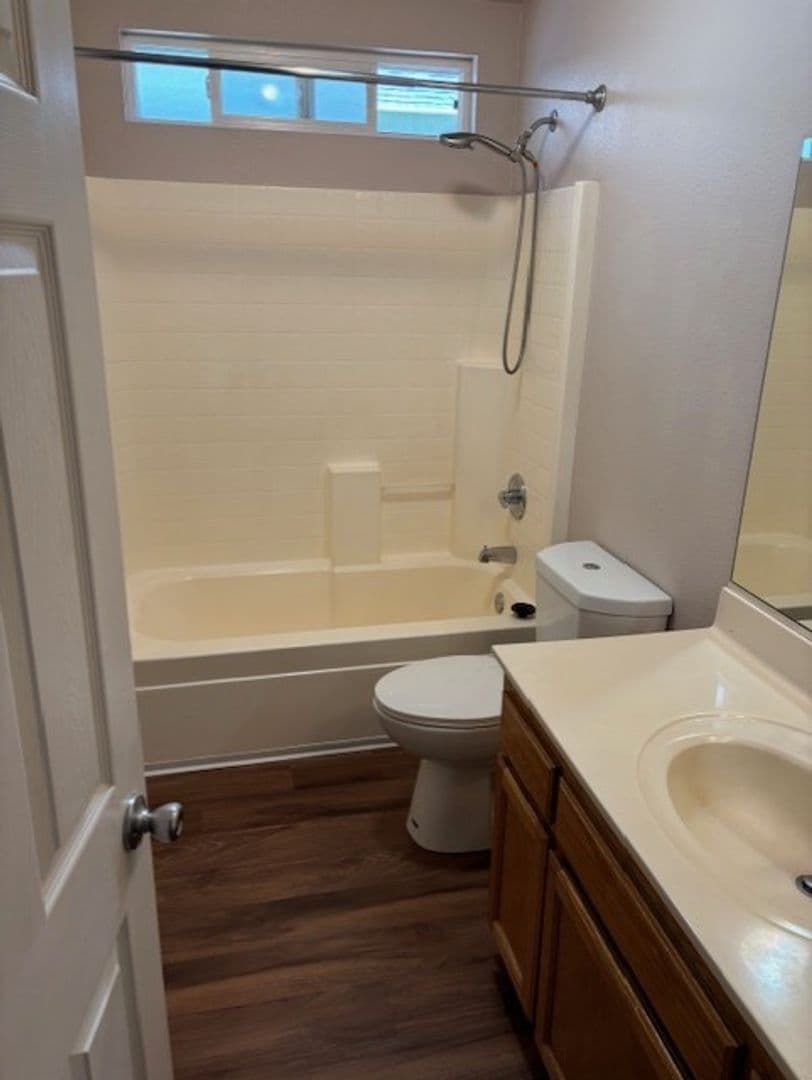 Chico House: 10 N Valley Court