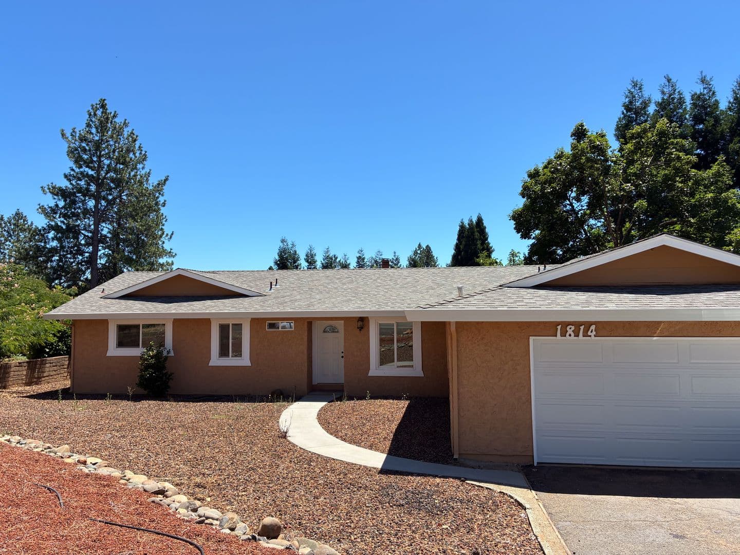 Paradise House: 1814 Merrill Rd