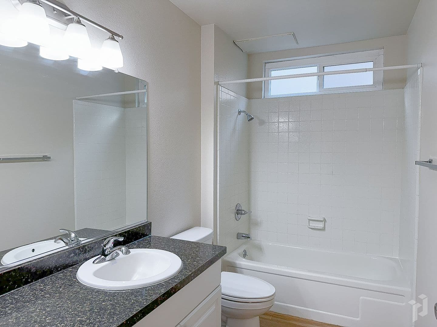 Chico Apartment: 390 Rio Lindo Avenue