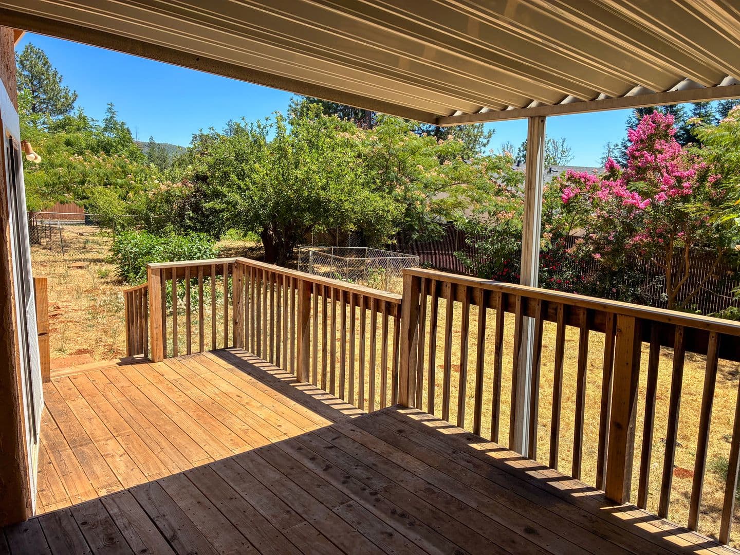 Paradise House: 1814 Merrill Rd