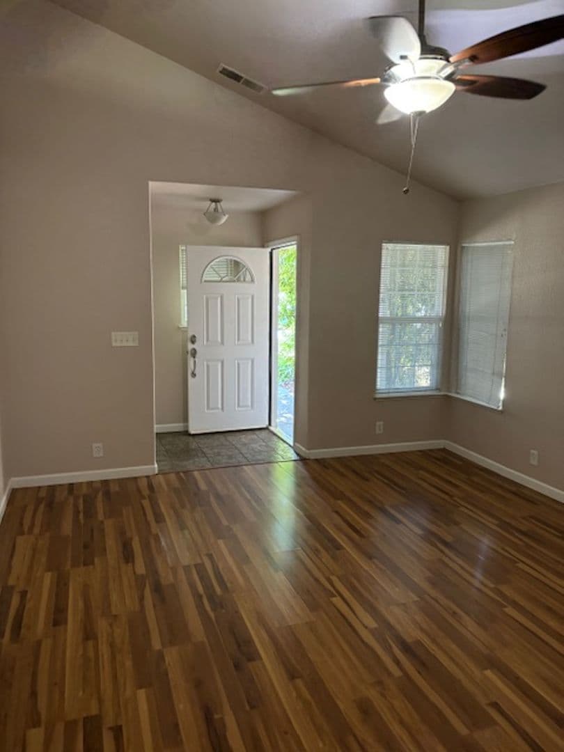 Chico House: 10 N Valley Court