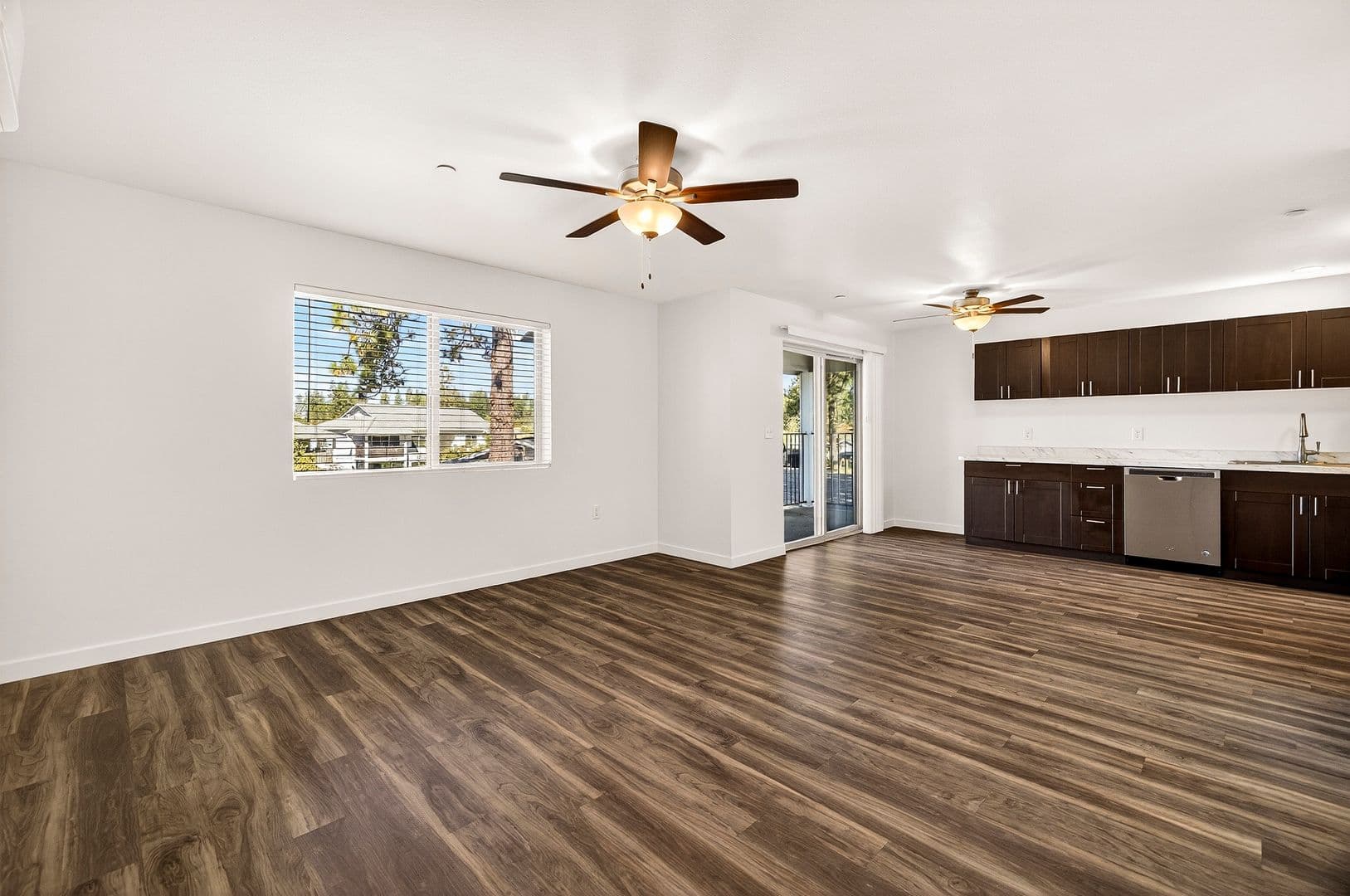 Paradise Apartment: 1220-1230 Elliott Road