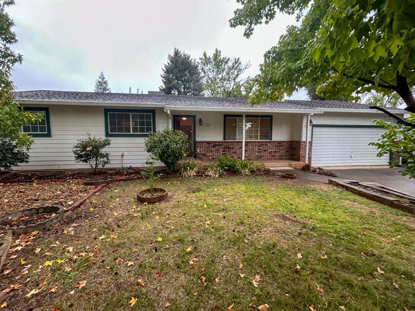 Redding House: 737 Estate St