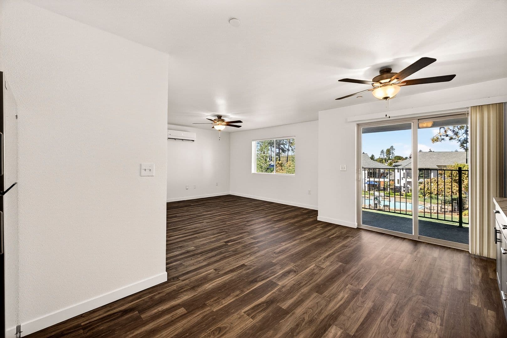 Paradise Apartment: 1220-1230 Elliott Road
