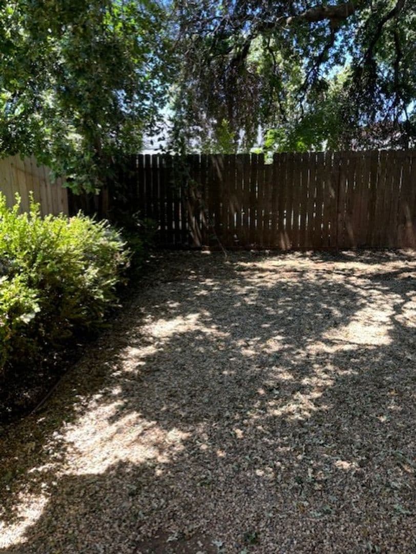 Chico House: 10 N Valley Court