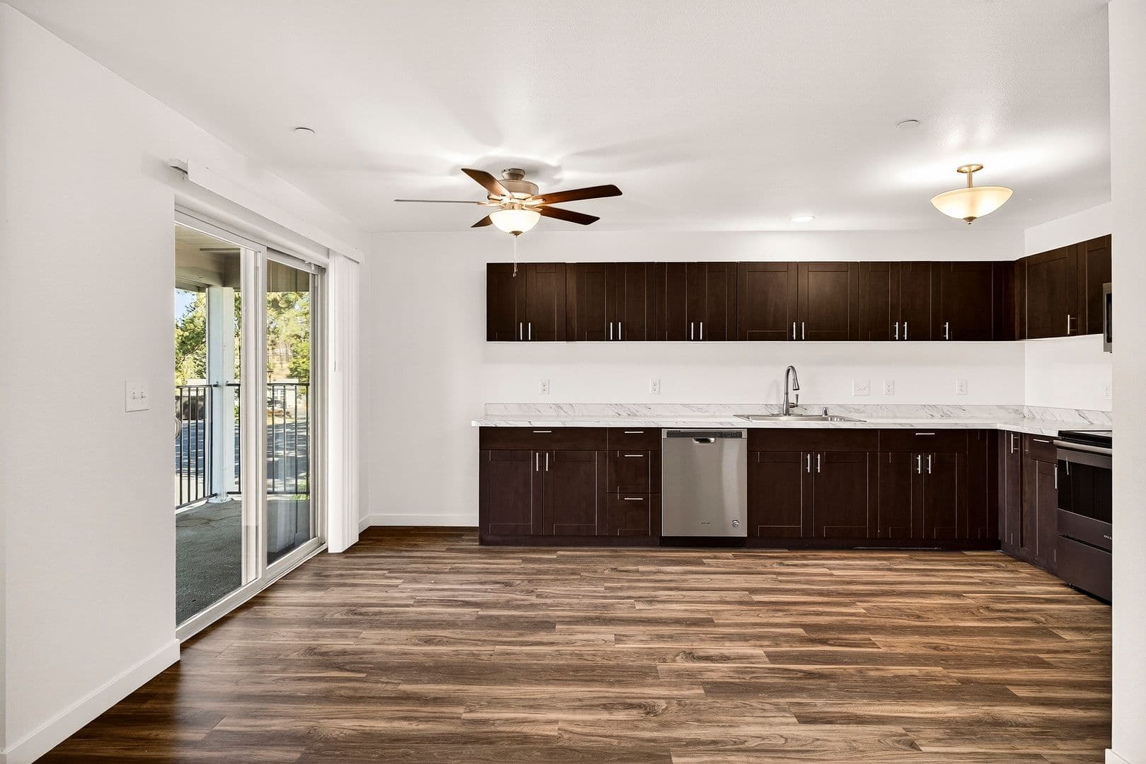 Paradise Apartment: 1220-1230 Elliott Road