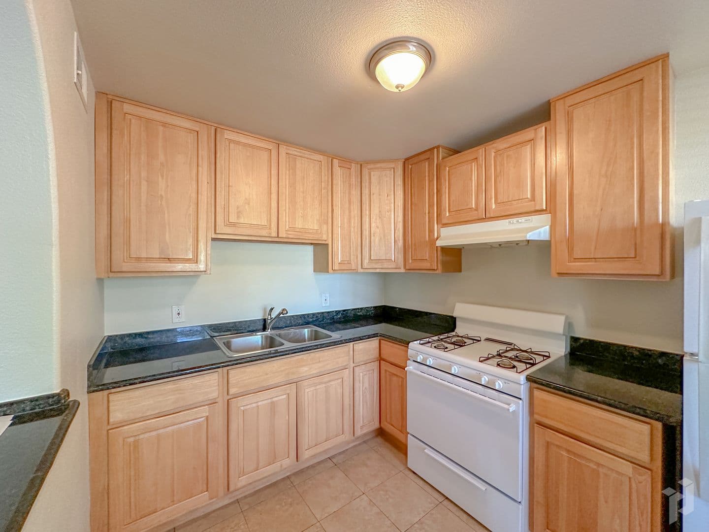 Orland Apartment: 725 Sacramento St