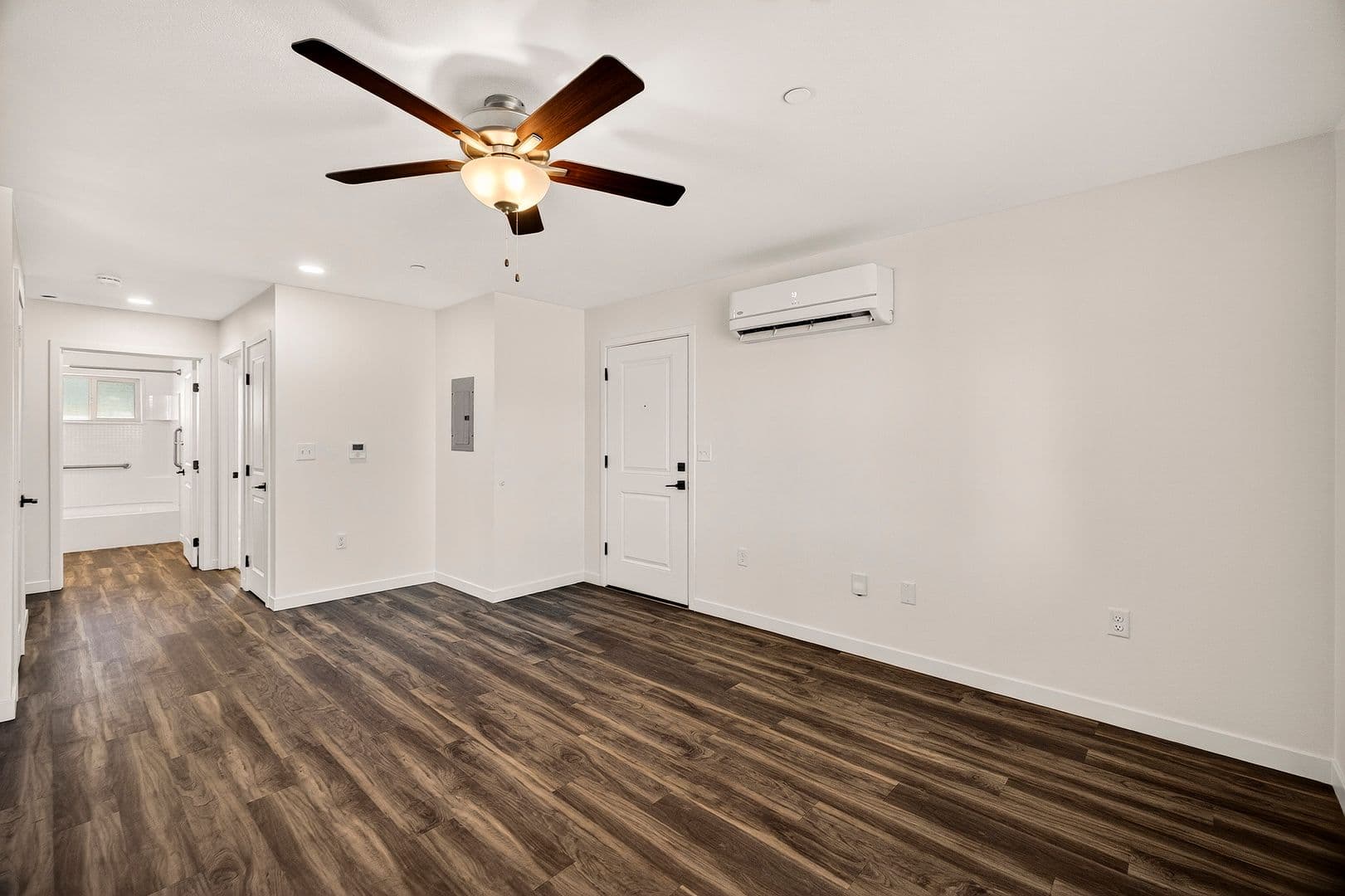 Paradise Apartment: 1220-1230 Elliott Road