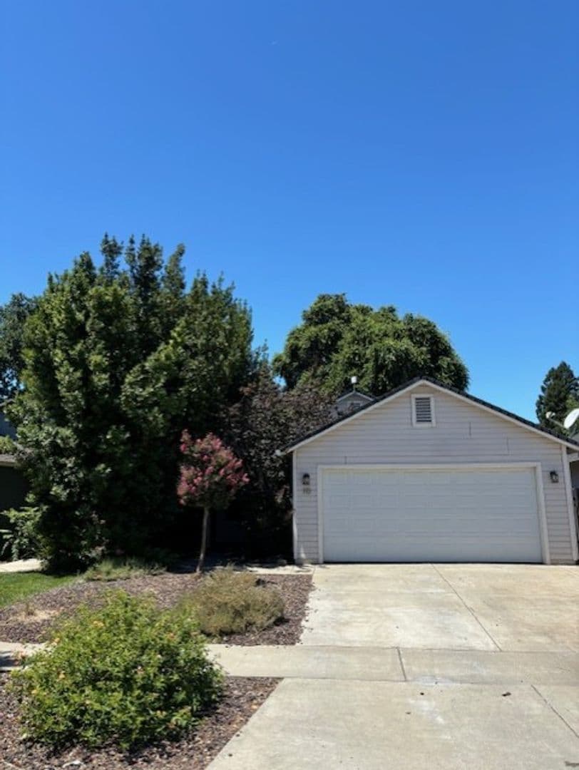Chico House: 10 N Valley Court