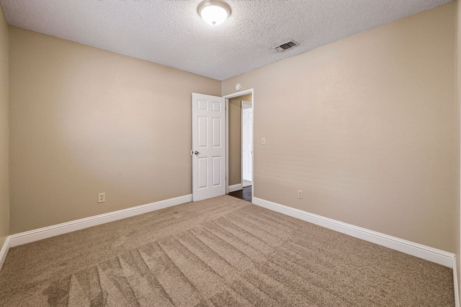 Davis Apartment: 5251 Glide Drive
